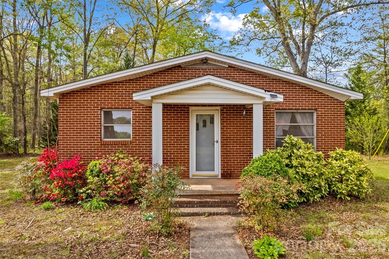 151 Bent Twig Drive, Statesville, NC - 2 beds, 1 bath, 868 sqft - $219,000