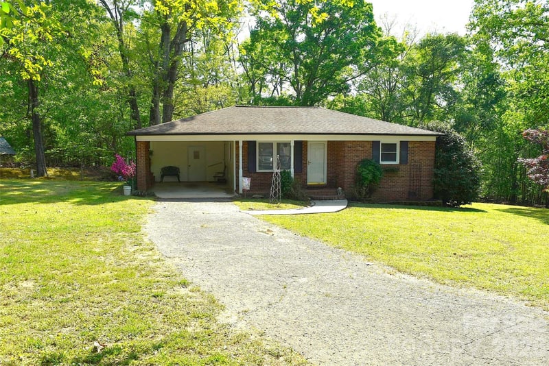 217 Redwood Lane, Lincolnton, NC - 2 beds, 1 bath, 730 sqft - $213,200