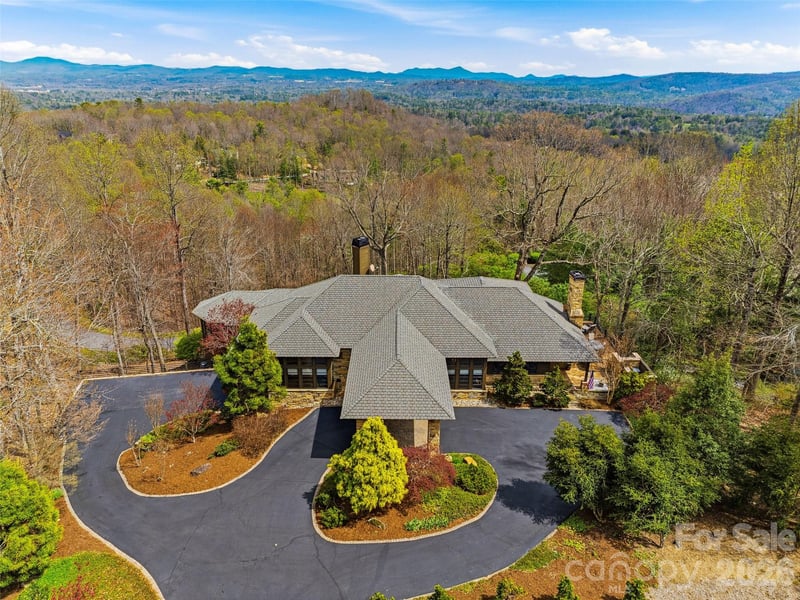 1000 McFarlane Way, Hendersonville, NC - 3 beds, 4.5 baths, 7,357 sqft - $3,750,000