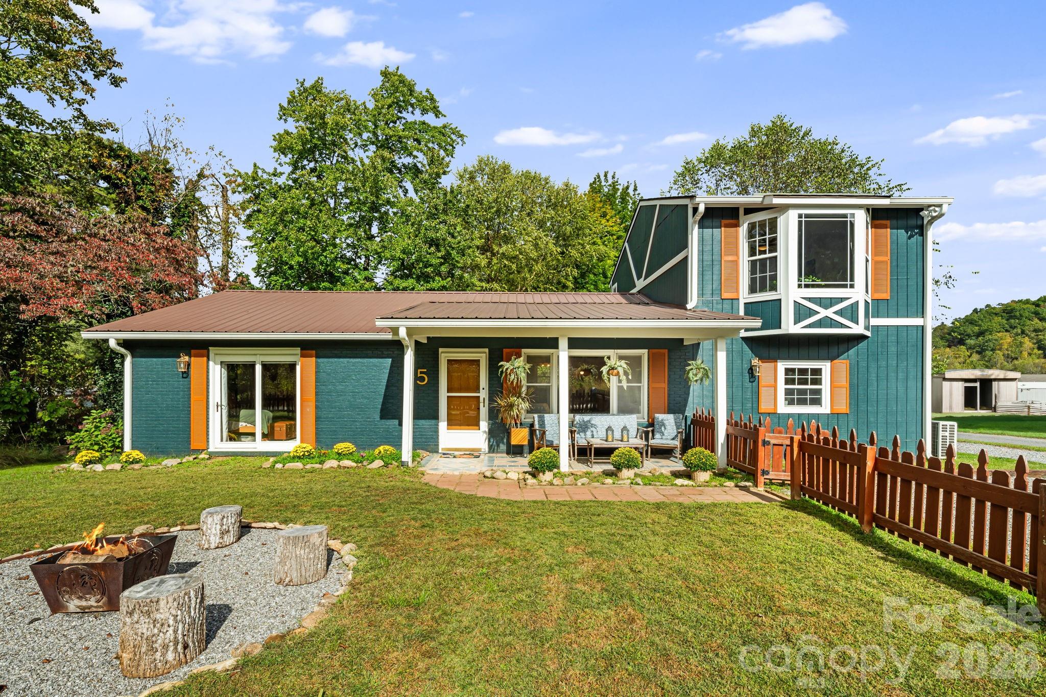 25 Pinewood Drive, Waynesville, NC. property listing photo