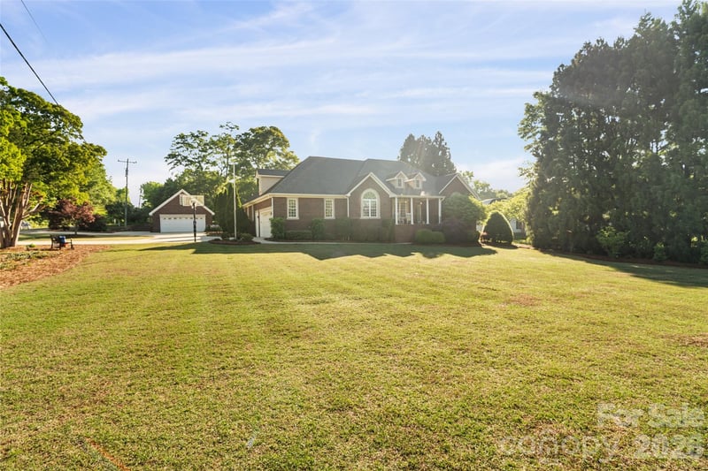 1701 South Point Road, Belmont, NC - 3 beds, 2.5 baths, 3,636 sqft - $750,000