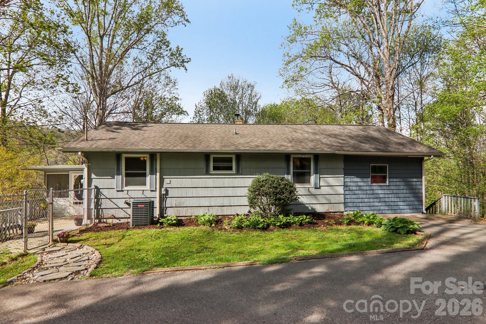 74 Link Circle, Maggie Valley, NC. property listing photo