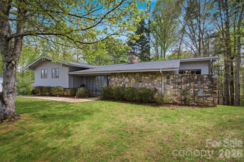 122 Lake Club Drive, Nebo, NC - 4 beds, 3 baths, 3,046 sqft - $699,000