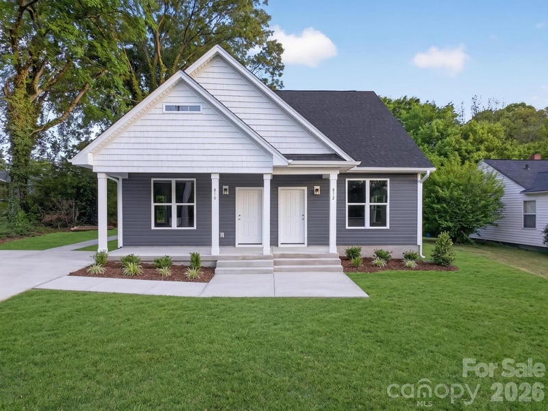 810 / 812 Lincoln, Lincolnton, NC - 6 beds, 6 baths, 2,836 sqft - $479,990