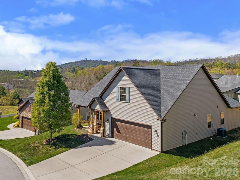 233 Water Leaf, Weaverville, NC - 3 beds, 2 baths, 1,638 sqft - $472,500