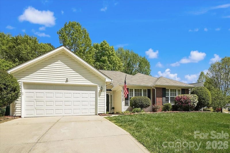 2127 Candlelight Woods Drive, Matthews, NC - 3 beds, 2 baths, 1,750 sqft - $380,000