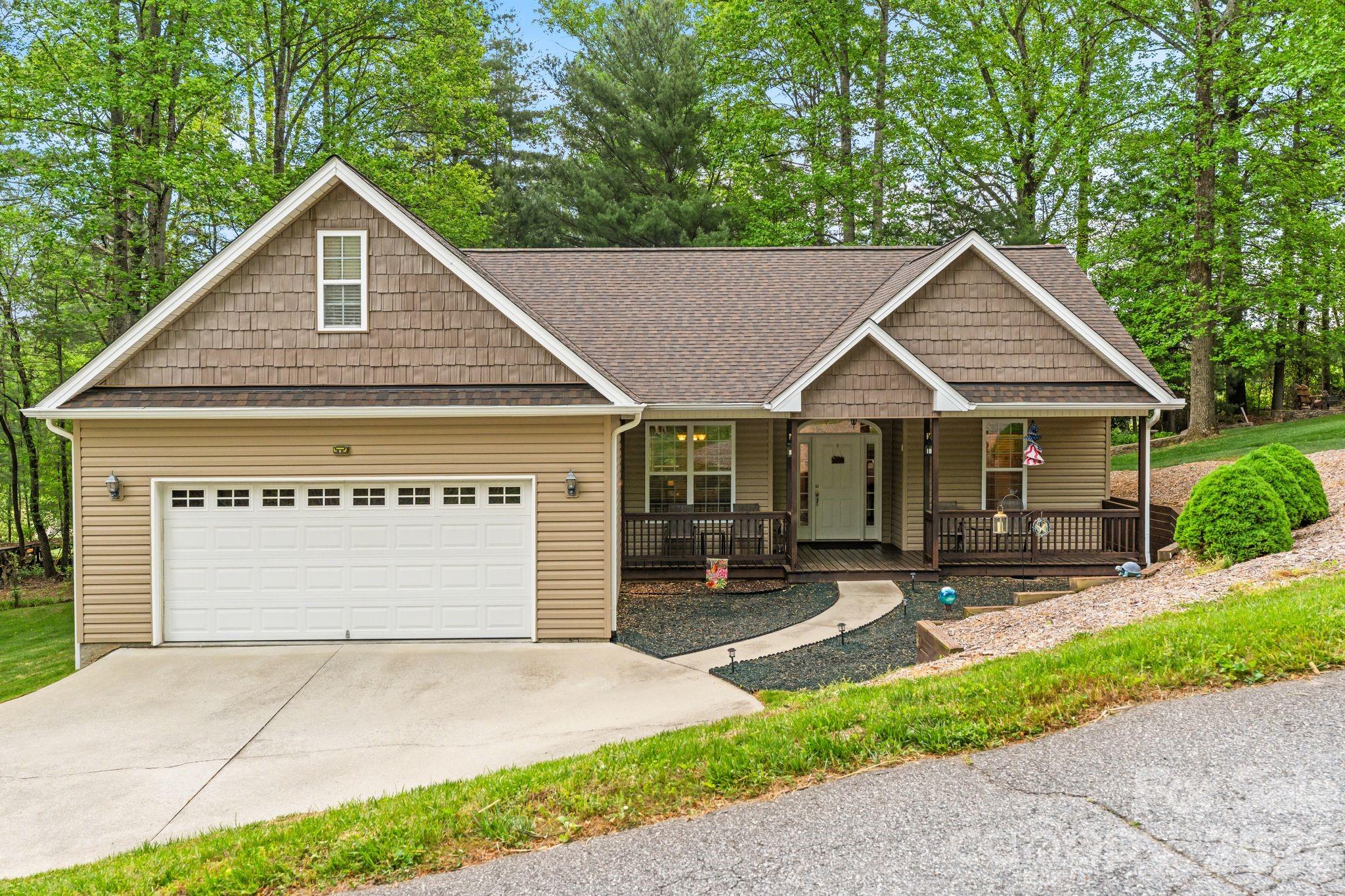 112 Chestnut Lane, Hendersonville, NC. property listing photo