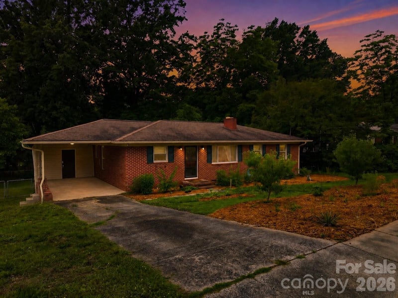 605 W 19th Avenue, Gastonia, NC - 3 beds, 1.5 baths, 1,296 sqft - $275,000