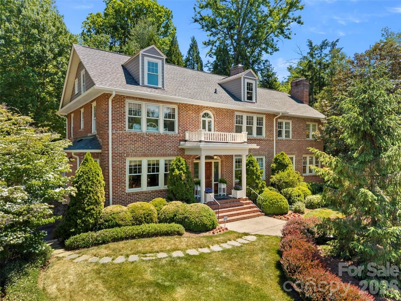 19 Blackwood Road, Asheville, NC - 4 beds, 3.5 baths, 3,994 sqft - $1,750,000