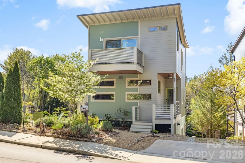 14 Sulphur Springs Road, Asheville, NC - 3 beds, 3.5 baths, 2,115 sqft - $795,000