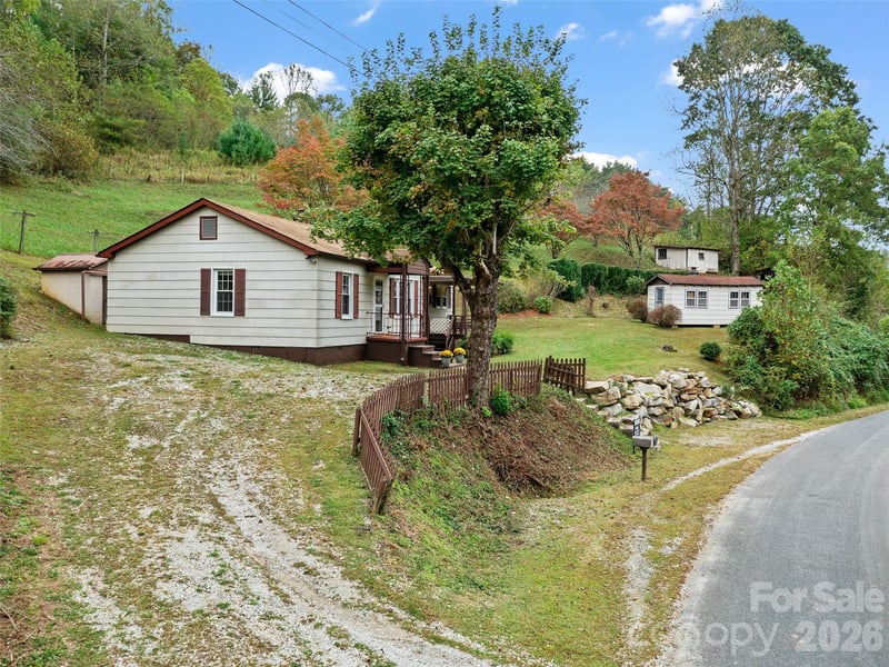 338 Sweet Creek Road, Bakersville, NC - 2 beds, 1 bath, 1,000 sqft - $223,000