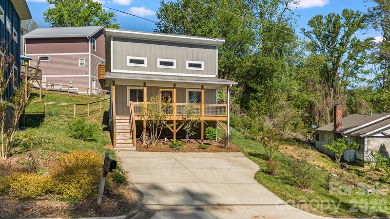 207 Hanover Street, Asheville, NC - 2 beds, 1 bath, 804 sqft - $300,000