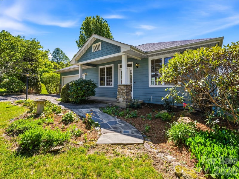 35 Stonecrest Court, Flat Rock, NC - 2 beds, 2 baths, 1,854 sqft - $550,000