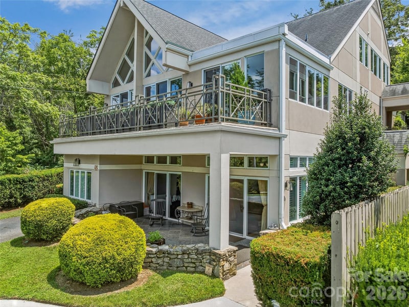 30 Dover Street, Asheville, NC - 2 beds, 2.5 baths, 2,133 sqft - $785,000