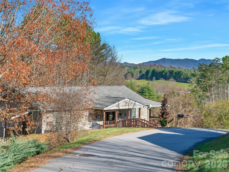 16 Sunny Lane, Mars Hill, NC - 3 beds, 3 baths, 1,967 sqft - $380,000