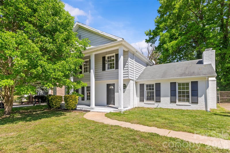 1401 Cedarwood Lane, Charlotte, NC - 4 beds, 2.5 baths, 1,962 sqft - $475,000