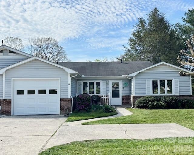 3 Wintry Drive, Hendersonville, NC - 2 beds, 2 baths, 1,390 sqft - $289,900