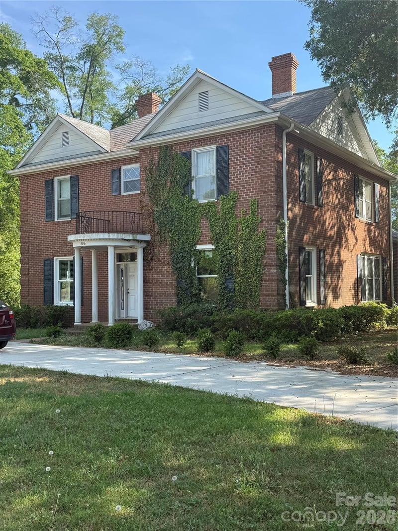 406 E Main Street, Chesterfield, SC - 5 beds, 3 baths, 3,818 sqft - $389,000
