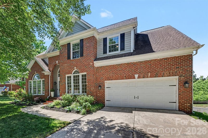 6213 Knightsgate, Charlotte, NC - 4 beds, 3 baths, 3,192 sqft - $620,000