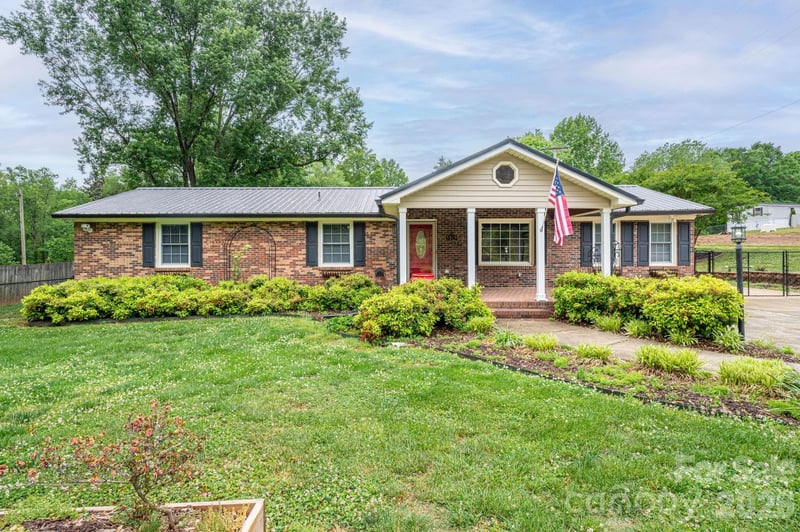 5519 Dallas High Shoals, Dallas, NC - 3 beds, 2 baths, 1,582 sqft - $435,000
