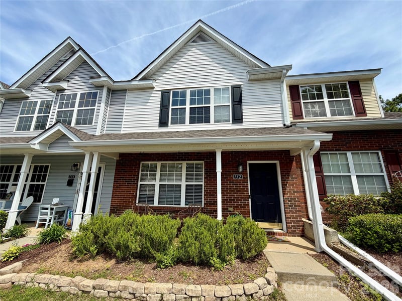 732 Rock Lake Glen, Fort Mill, SC - 2 beds, 2.5 baths, 1,344 sqft - $270,000