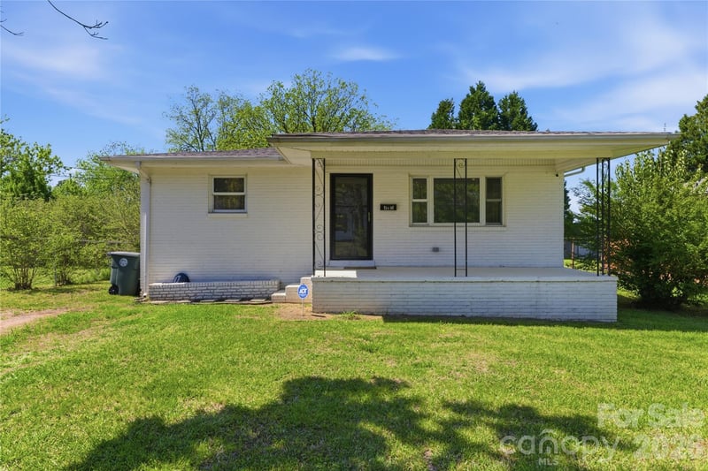 615 W Marsh Street, Salisbury, NC - 3 beds, 2 baths, 1,219 sqft - $225,000