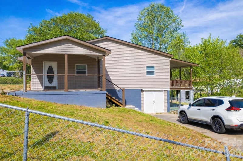 281 Glenwood Drive, Marion, NC - 3 beds, 2 baths, 1,978 sqft - $355,000