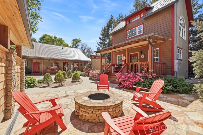 107 5th Street, Black Mountain, NC - 4 beds, 4.5 baths, 1,506 sqft - $1,174,900