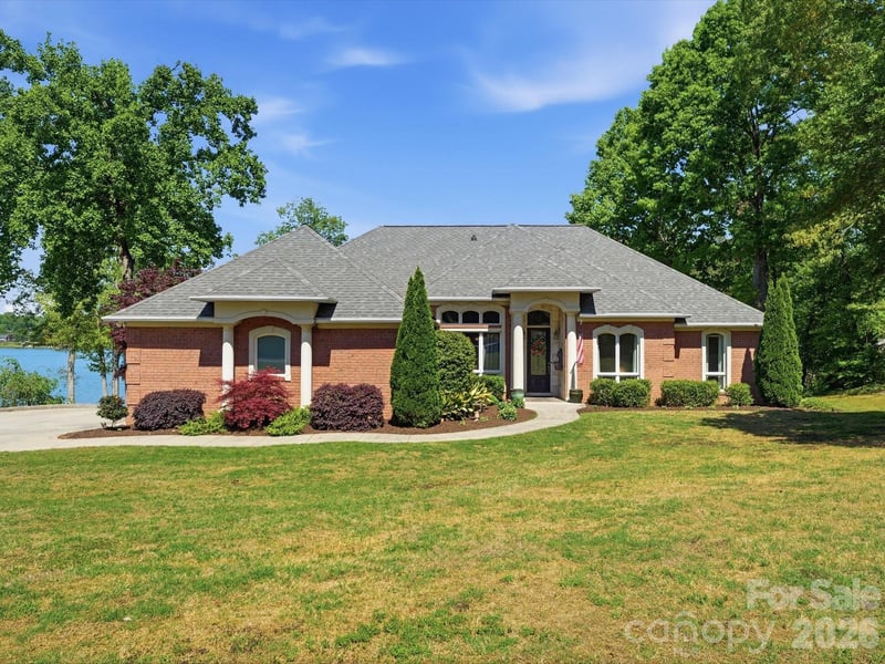 154 Quail Hollow, Kings Mountain, NC - 3 beds, 3 baths, 3,858 sqft - $1,150,000