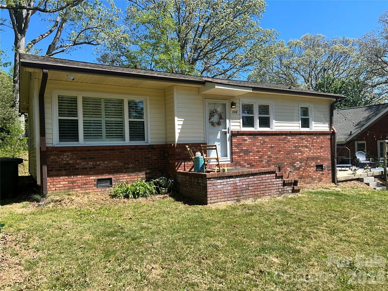 110 9th Street, Black Mountain, NC - 2 beds, 1 bath, 864 sqft - $419,950