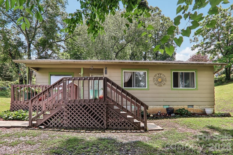1 Camby Street, Asheville, NC - 3 beds, 1 bath, 896 sqft - $380,000