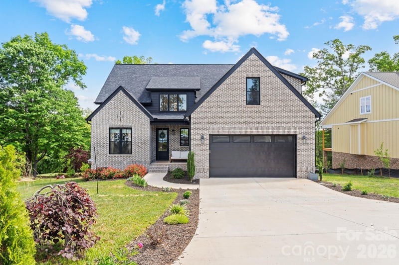 1116 Players Ridge Road, Hickory, NC - 4 beds, 3 baths, 2,933 sqft - $729,900