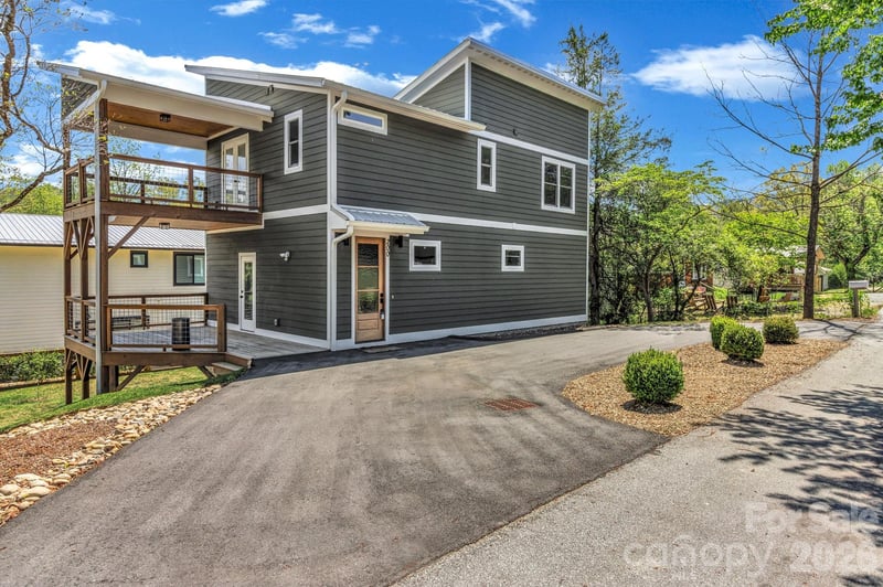 200 Stafford, Black Mountain, NC - 3 beds, 3 baths, 1,642 sqft - $549,000