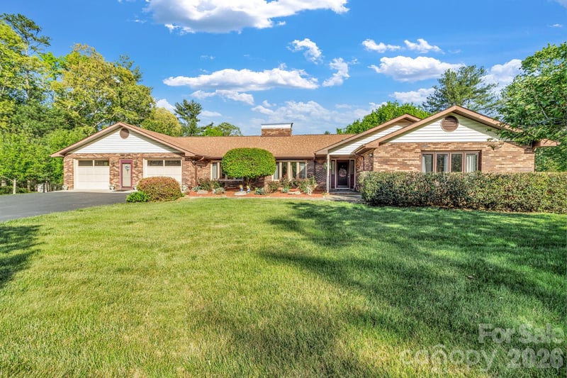 218 Brown Road, Hendersonville, NC - 3 beds, 4 baths, 2,460 sqft - $640,000