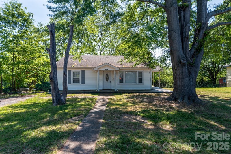 109 Hillcrest Drive, Bessemer City, NC - 2 beds, 1 bath, 884 sqft - $172,000