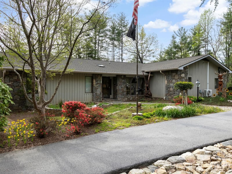 37 Hamilton Drive, Hendersonville, NC - 3 beds, 3 baths, 3,601 sqft - $639,000