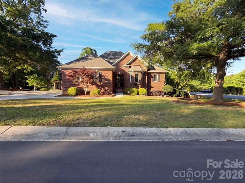 142 Canterbury, Fort Mill, SC - 4 beds, 4 baths, 4,033 sqft - $750,000