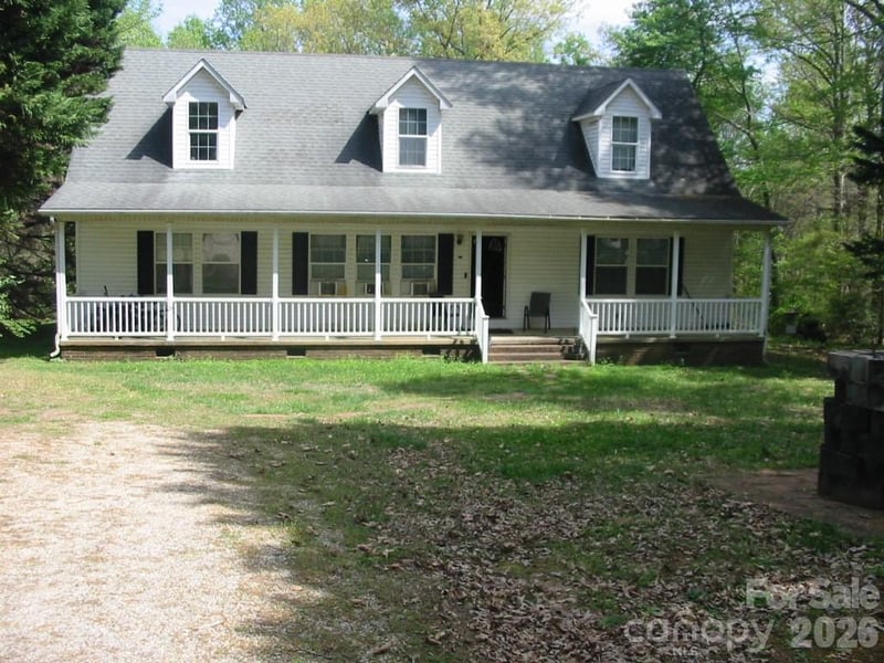 213 Vicki Way, Stanley, NC - 3 beds, 2 baths, 1,706 sqft - $250,000