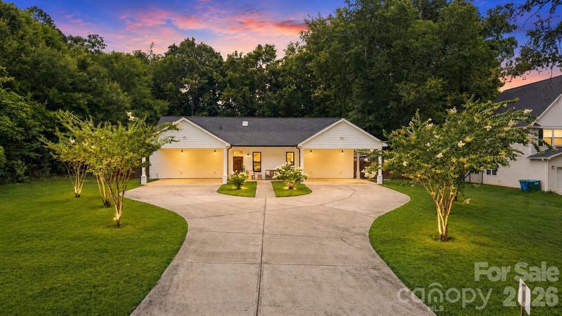 4515 Lindsay Lane, Matthews, NC - 3 beds, 2 baths, 2,826 sqft - $853,450