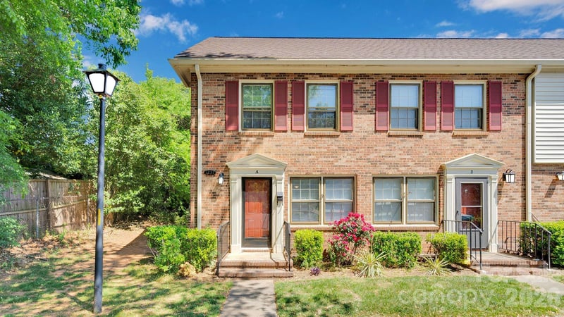 1231 Archdale Drive A, Charlotte, NC - 2 beds, 1.5 baths, 892 sqft - $185,000