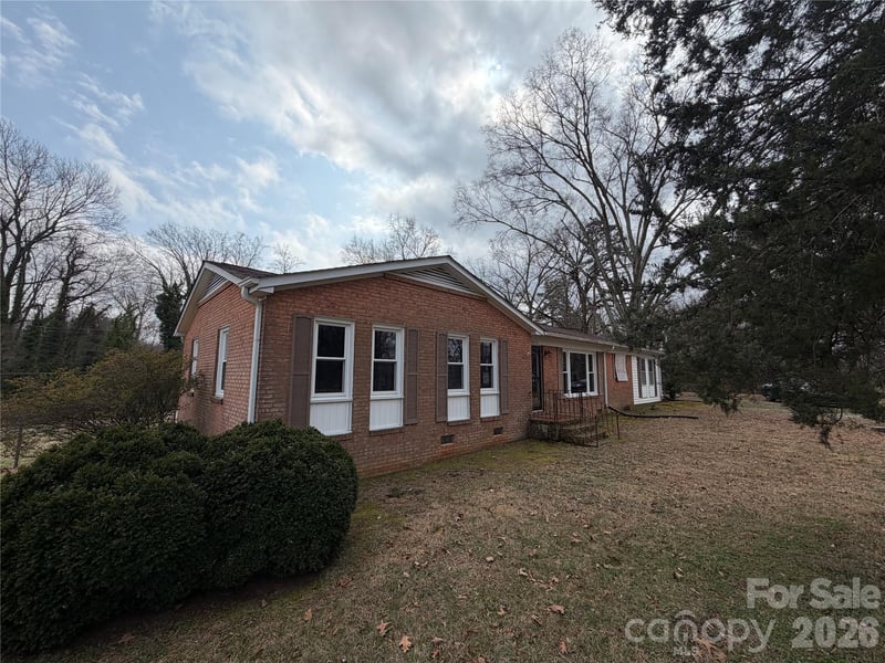8315 Westbourne, Charlotte, NC - 4 beds, 2 baths, 1,576 sqft - $275,000