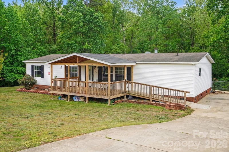 2009 Rocky Creek, Dallas, NC - 3 beds, 2 baths, 1,631 sqft - $185,000