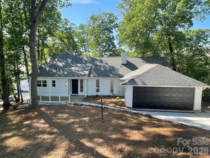 7015 Chelsea Day Lane, Tega Cay, SC - 4 beds, 3.5 baths, 3,006 sqft - $1,075,000