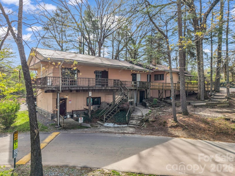 76 Adeles Way, Hendersonville, NC - 5 baths - $425,000