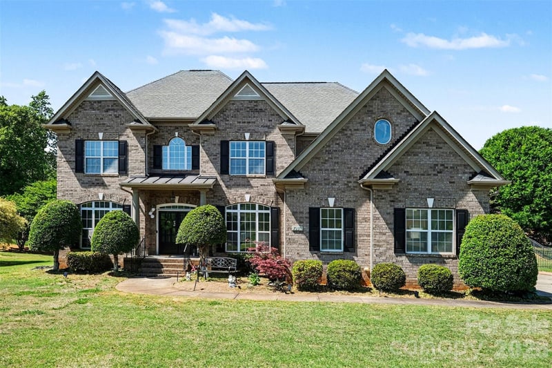 7233 Mcewen Place, Mint Hill, NC - 6 beds, 4.5 baths, 4,504 sqft - $925,000