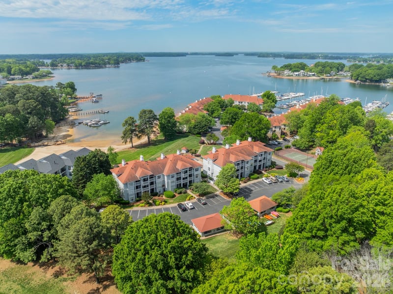 17919 Kings Point Drive C, Cornelius, NC - 2 beds, 2 baths, 954 sqft - $394,000