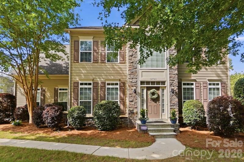 10706 Anglesey Court, Charlotte, NC - 4 beds, 2.5 baths, 3,565 sqft - $640,000