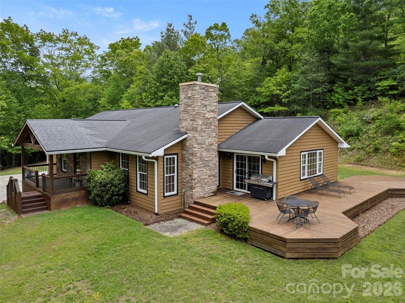 609 N Fork Road, Black Mountain, NC - 3 beds, 3 baths, 2,900 sqft - $725,000