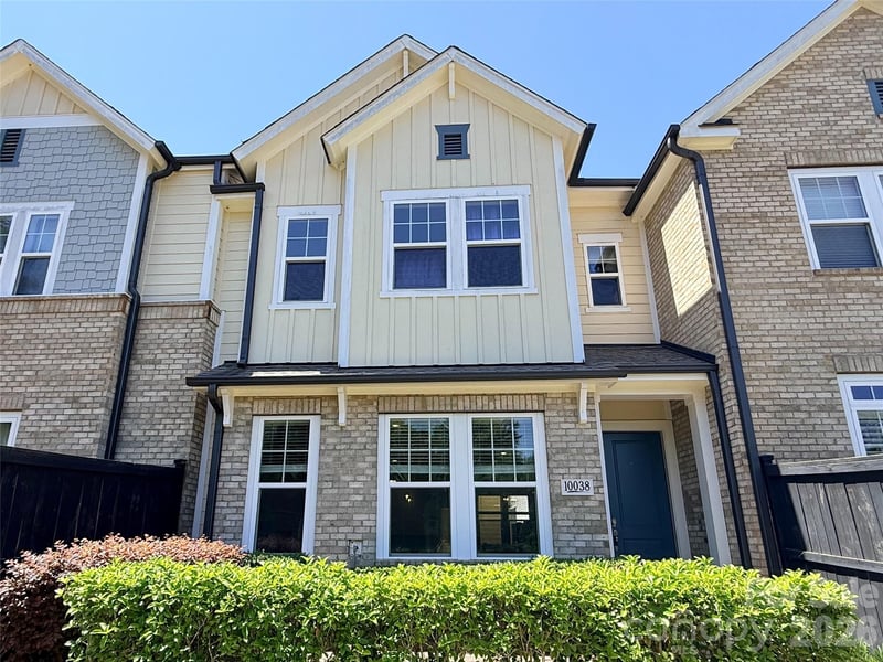 10038 Wayfair Meadow Court, Charlotte, NC - 3 beds, 2.5 baths, 2,837 sqft - $599,000