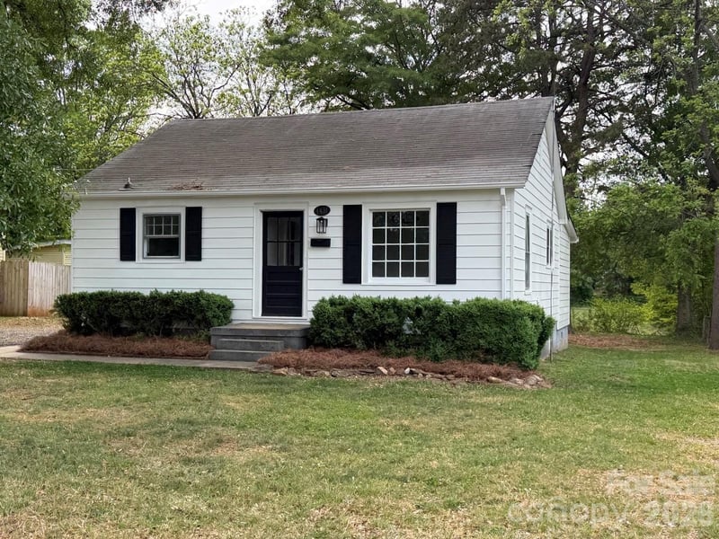 1431 3rd Street Place NE, Hickory, NC - 3 beds, 1 bath, 1,235 sqft - $189,900